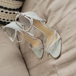 Gianni Bini sparkle/glitter silver stiletto strappy sandal, 7M.  Ankle strap